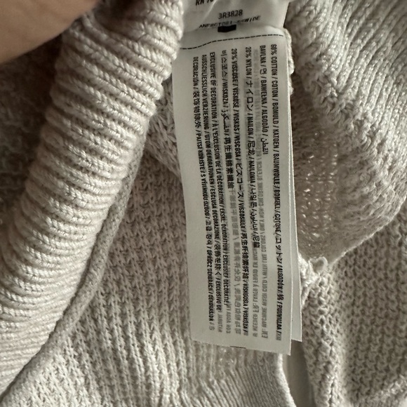 Hollister Sweater - Picture 4 of 6